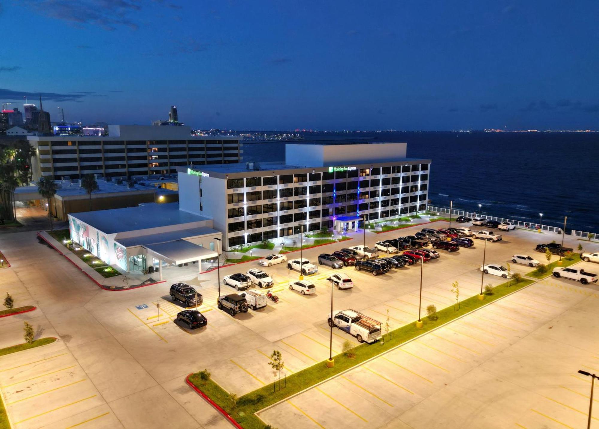Holiday Inn Express Corpus Christi - Beachfront By Ihg Екстериор снимка