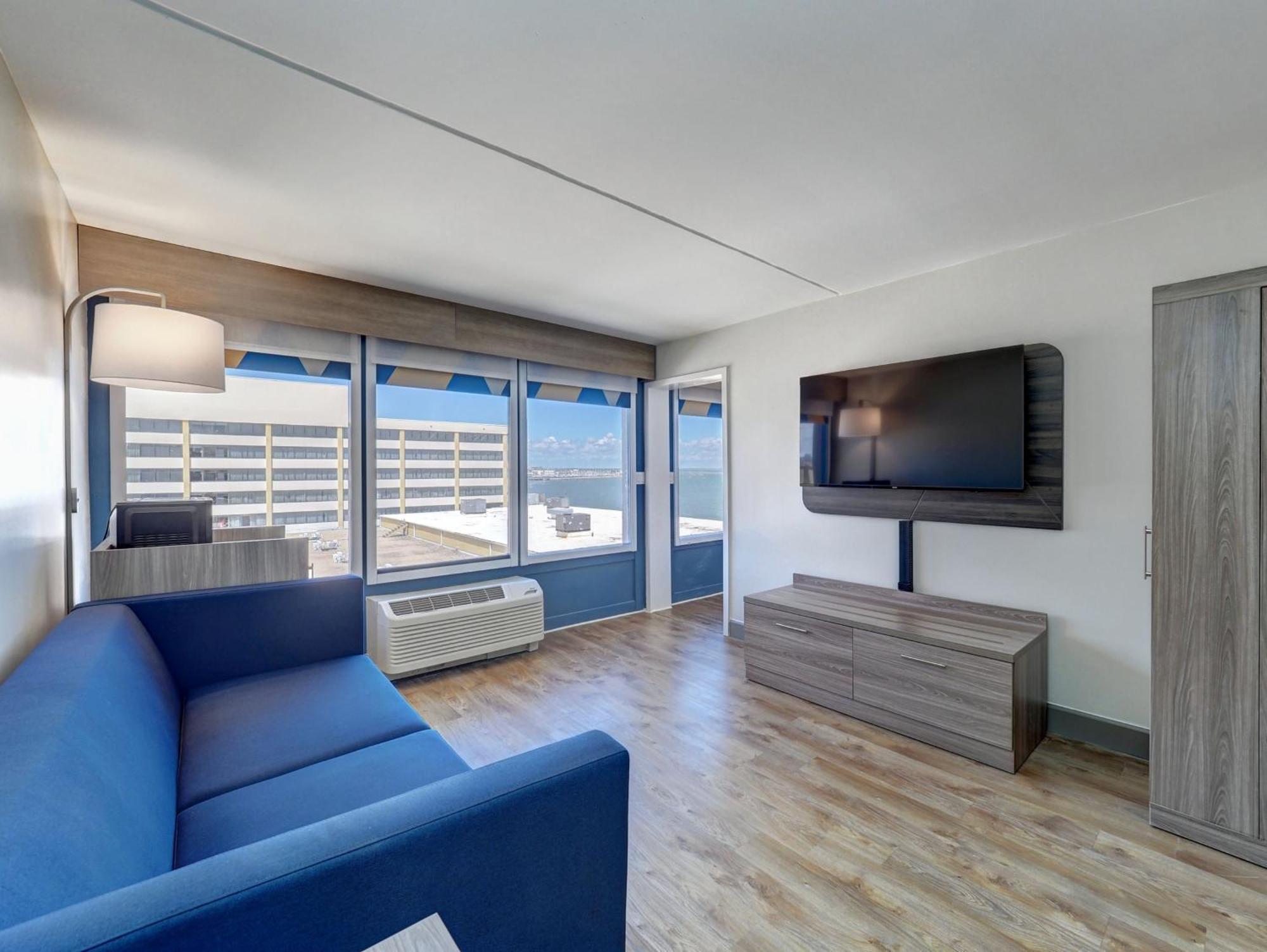 Holiday Inn Express Corpus Christi - Beachfront By Ihg Екстериор снимка