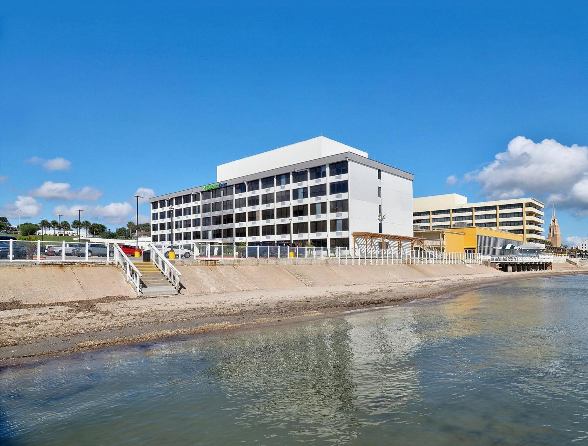 Holiday Inn Express Corpus Christi - Beachfront By Ihg Екстериор снимка