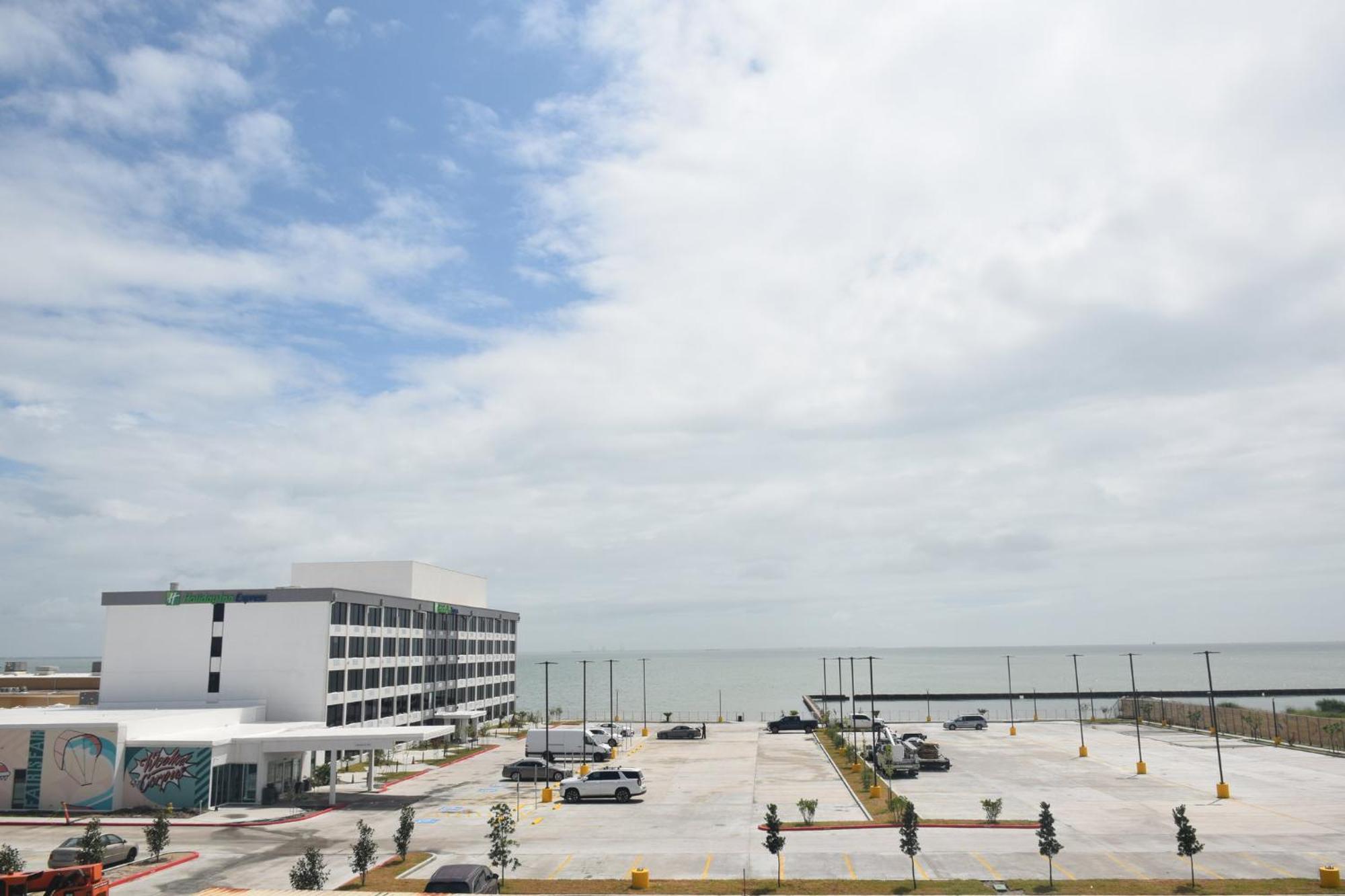 Holiday Inn Express Corpus Christi - Beachfront By Ihg Екстериор снимка
